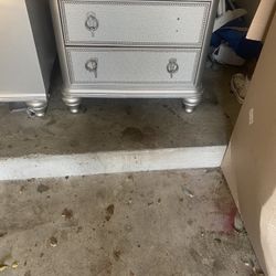 Dresser & Mirror & Nightstand 
