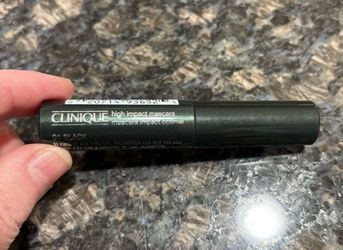 NEW CLINIQUE HIGH IMPACT MASCARA IN BLACK $4!!
