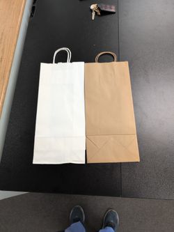 1 Bottle paper liquor bags durable and in 2 colors