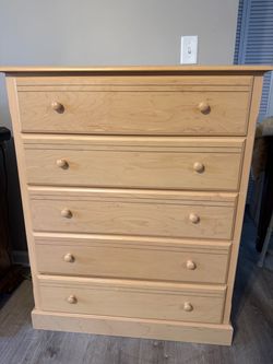 Beautiful Solid Wood 5-Drawer Dresser