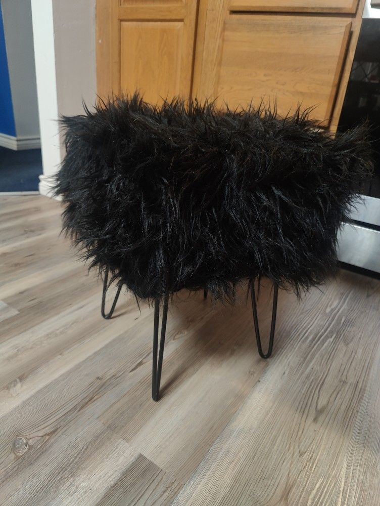 Shaggy Stool Seat