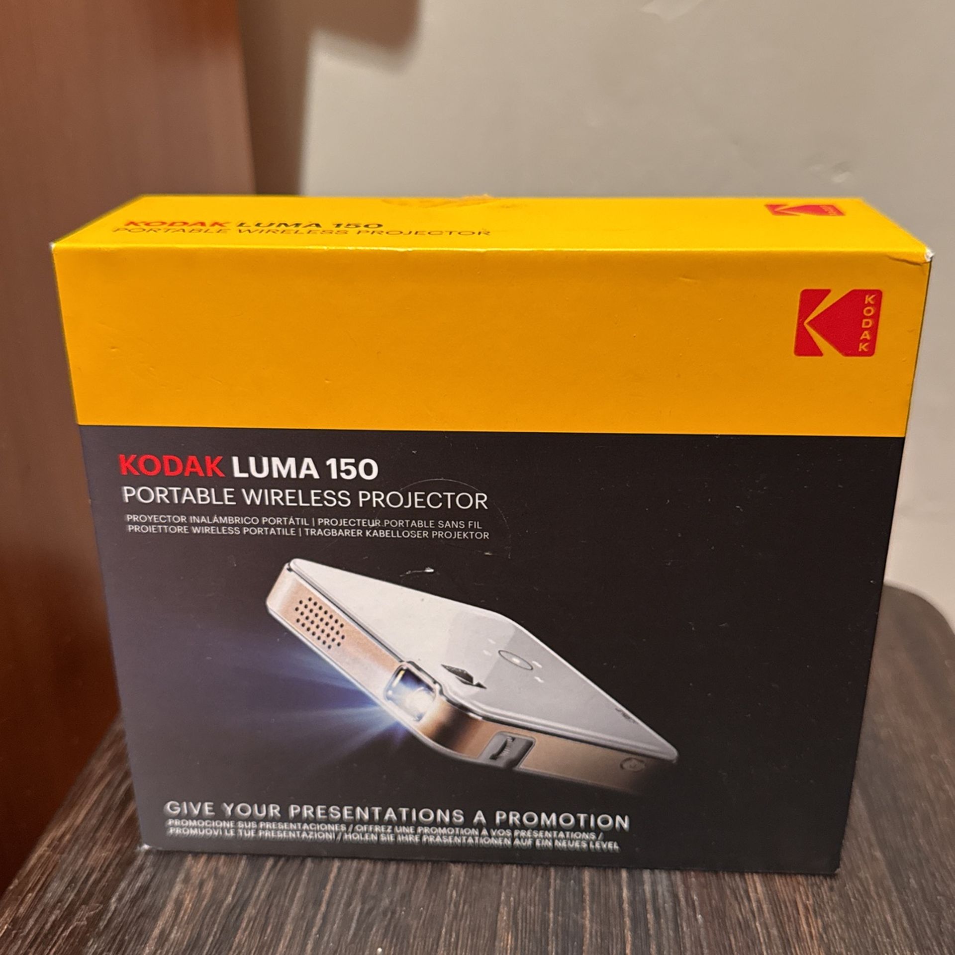 Kodak Luma 150 Wireless Projector
