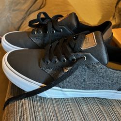 Men’s 9.5 Vans