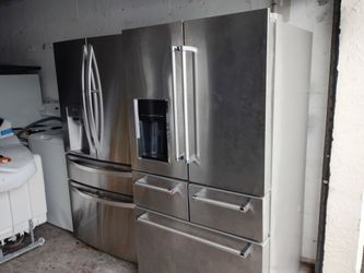 Like new KitchenAid five door stainless ice and water fridge works perfect with warranty