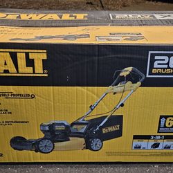 DeWALT 21.5in. Battery Powered Walk Behind Self Propelled Lawn Mower with (2) 10Ah Batts & Chargers