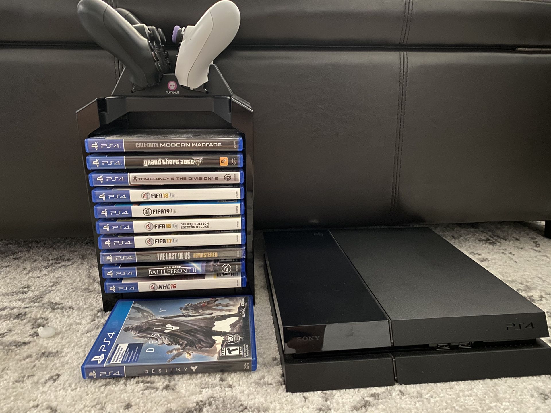 Ps4 1TB - 2 Controllers - Charging Station - 11 Games