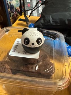 Blue tooth speaker Critter panda 10.00 firm