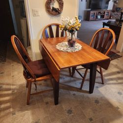 BEAUTIFUL ANTIQUES  TABLE FOR SALE! 