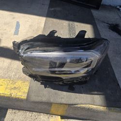 Left Side Headlight 2023 Toyota Tacoma