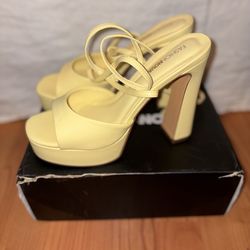 Women’s shoes size 8.5