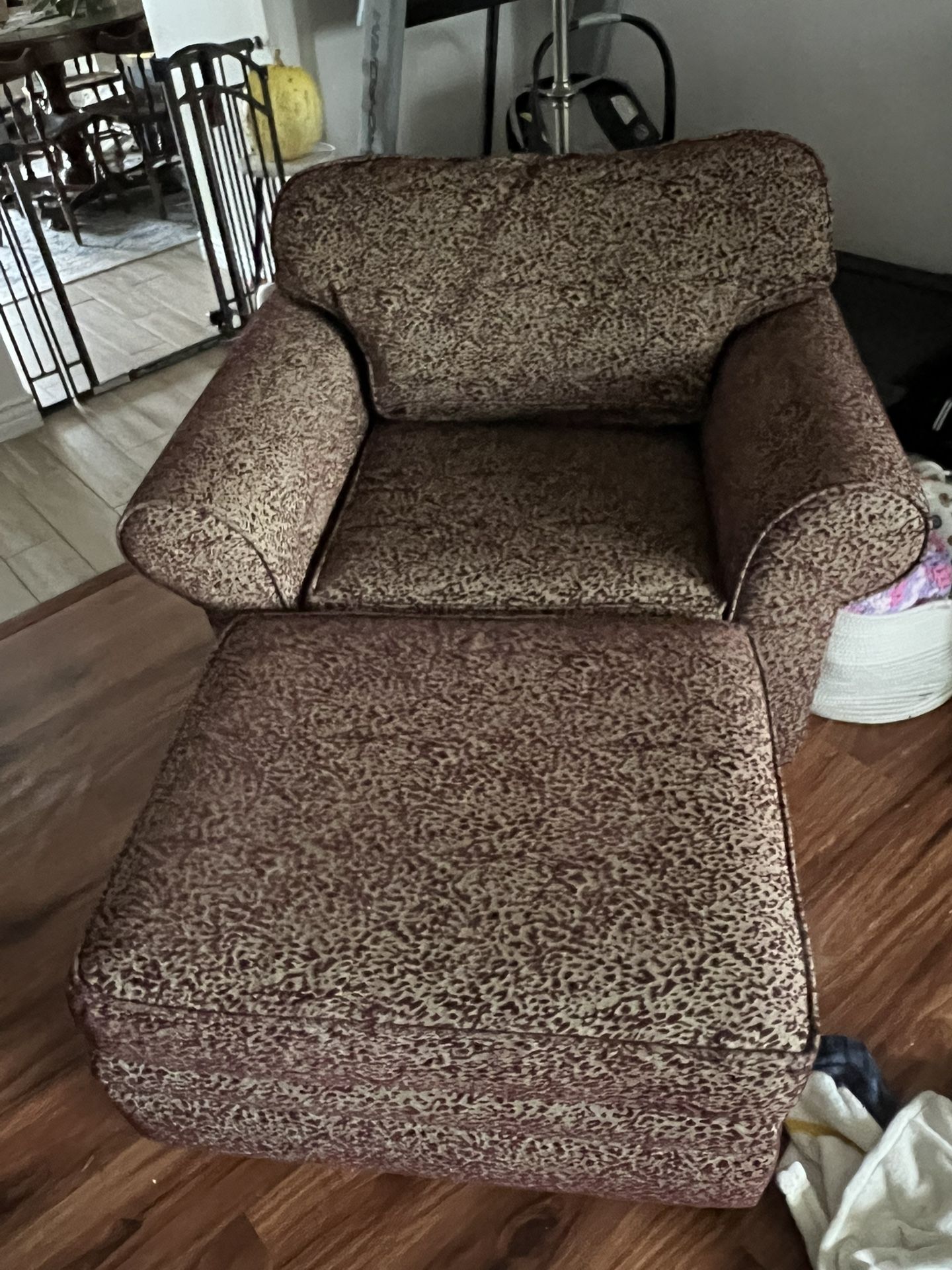 Chair With Ottoman