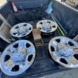 Dodge Ram 2500 8 Lug tire size 275/75/18