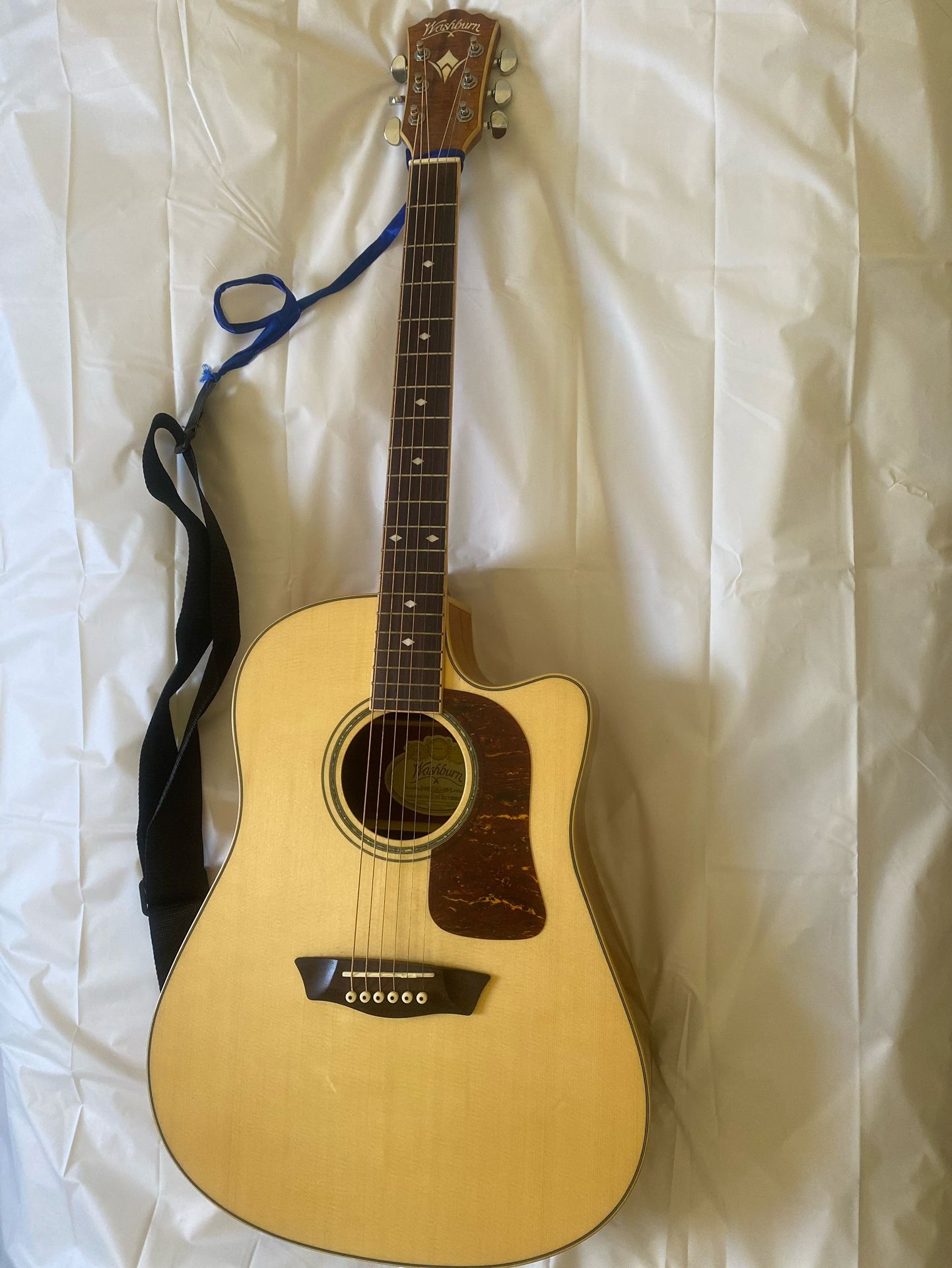 Washburn 6-String Guitar Acoustic/Electric