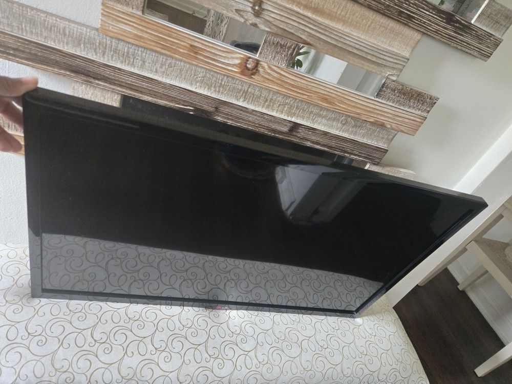 32 Inch LG Television