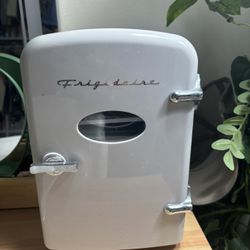 Frigidaire Retro Mini Personal Fridge Cooler