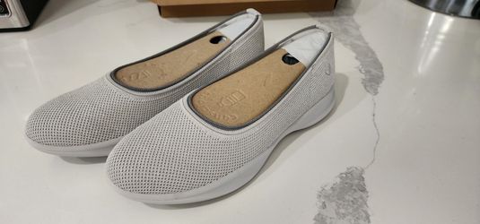 Vivaia Gray Knit Slip-On Ballet Flats