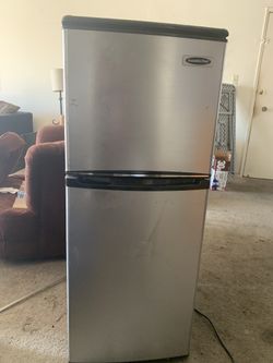 Franklin Chef Mini Fridge MODEL FCD400VW
