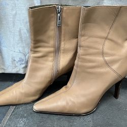Valerie Stevens Pointed Beige Heeled Boots Sz 5.5