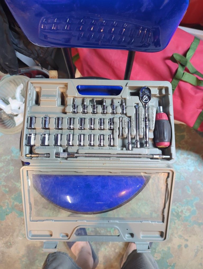 Crescent Brand 1/4 Ratchet With Sockets