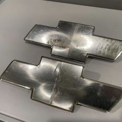 Chevy Silverado Avalanche Grille Emblem