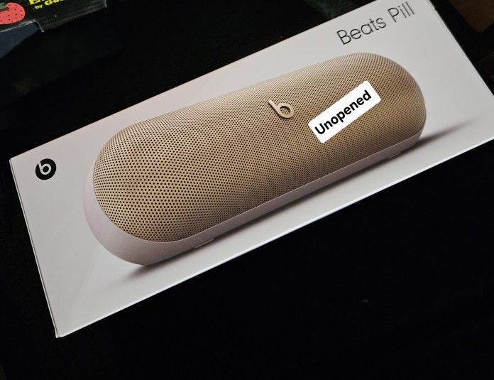 Beats Pill Wireless Bluetooth Speaker (Gold)