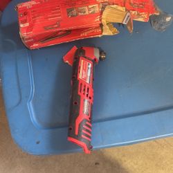 Muiltitool Milwaukee M12