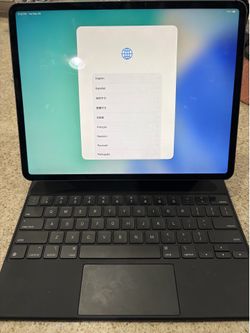 Apple iPad Pro 12.9 gen 4 256gb WiFi plus cellular unlocked Apple Magic Keyboard!
