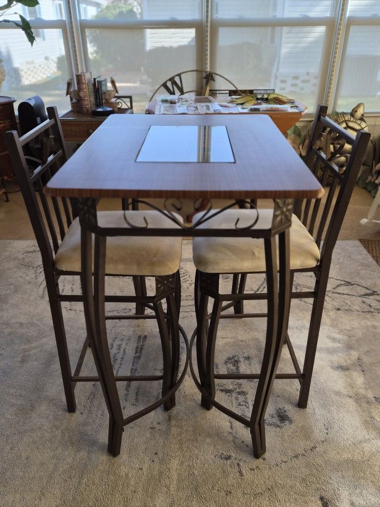 Hightop Table and Chairs 