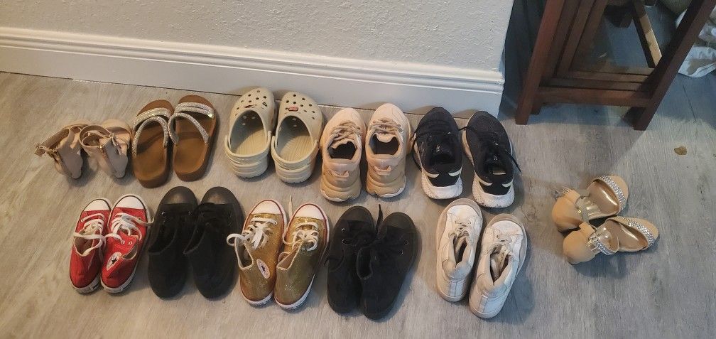 Like New 10 Pairs Of Ladies Shoes.