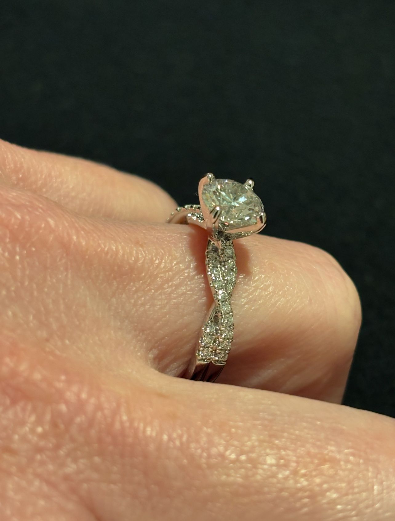 Round Brilliant lab Diamond Engagement Ring