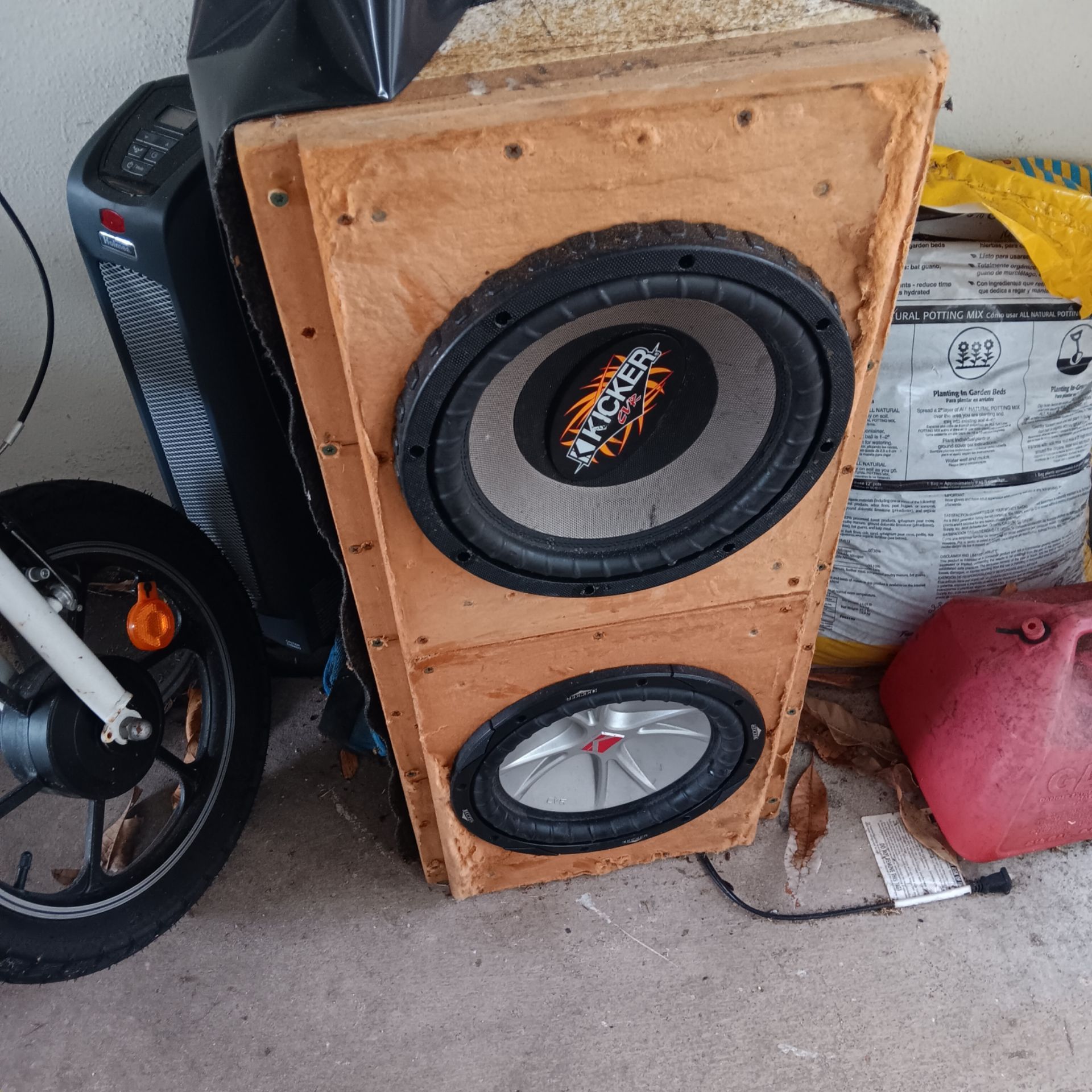 Speaker box (1) 10" works