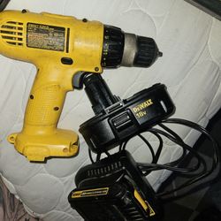 DeWalt DC970 18V Cordless 1/2" 13mm VSR Drill Driver Case Charger
