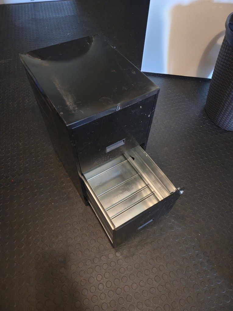 File Cabinet 2 drawer lockable
