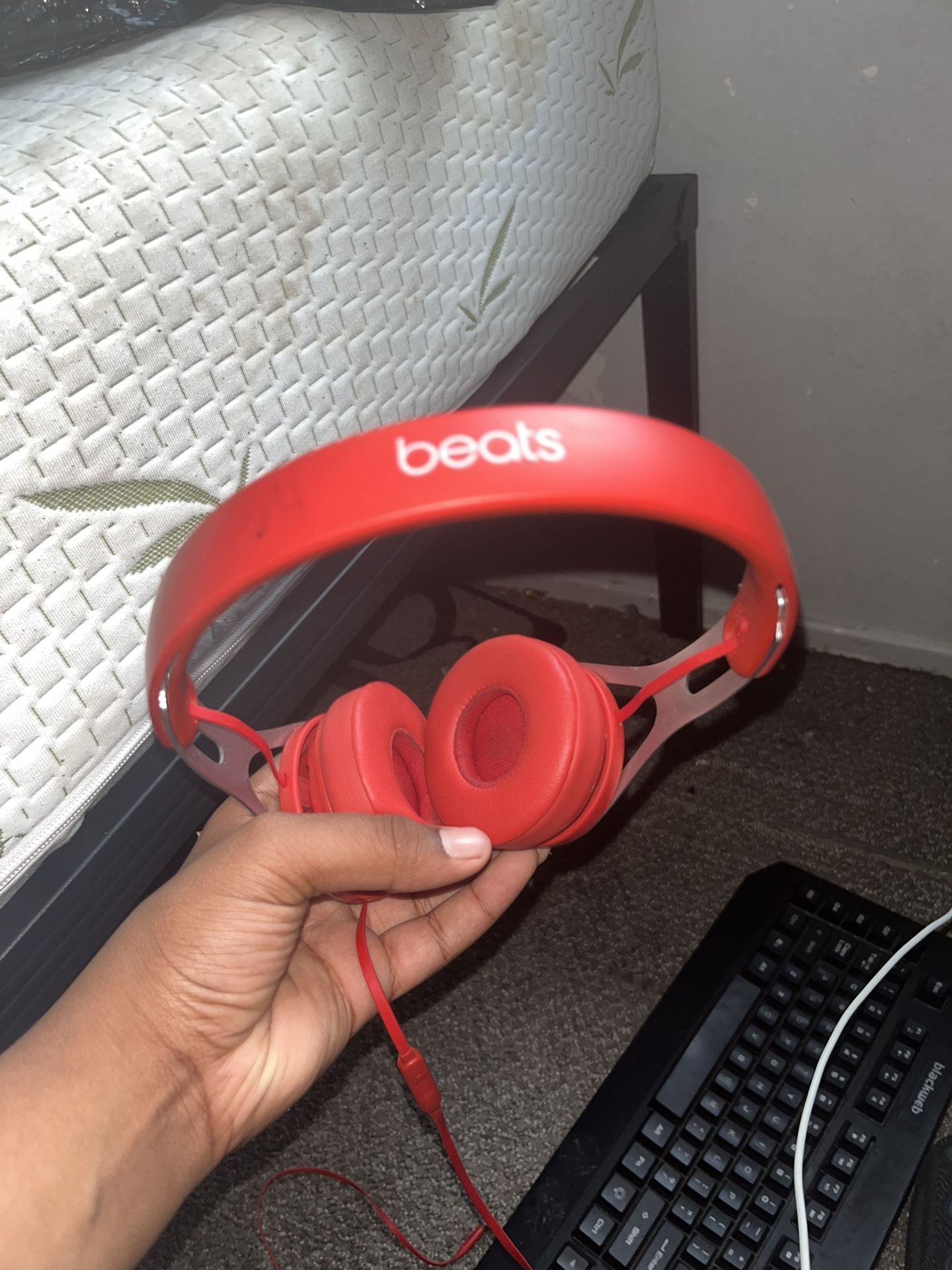 beats red