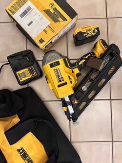 20-Volt 30° Cordless Framing Nailer Kit with 5.0 Ah Lithium-Ion Battery and Charger