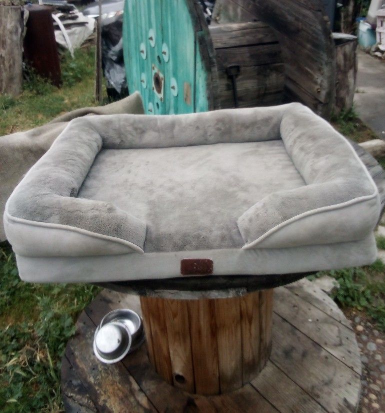 Bedsure Comfy Pet 28" Wide X 23"