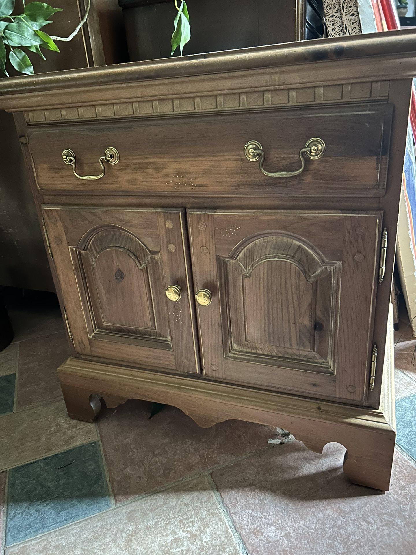Beautiful Solid Wood End Table Made By Thomasville Furniture