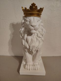 White Sitting Lion W/ Gold Crown Resin Statue 14.5in Polyresin