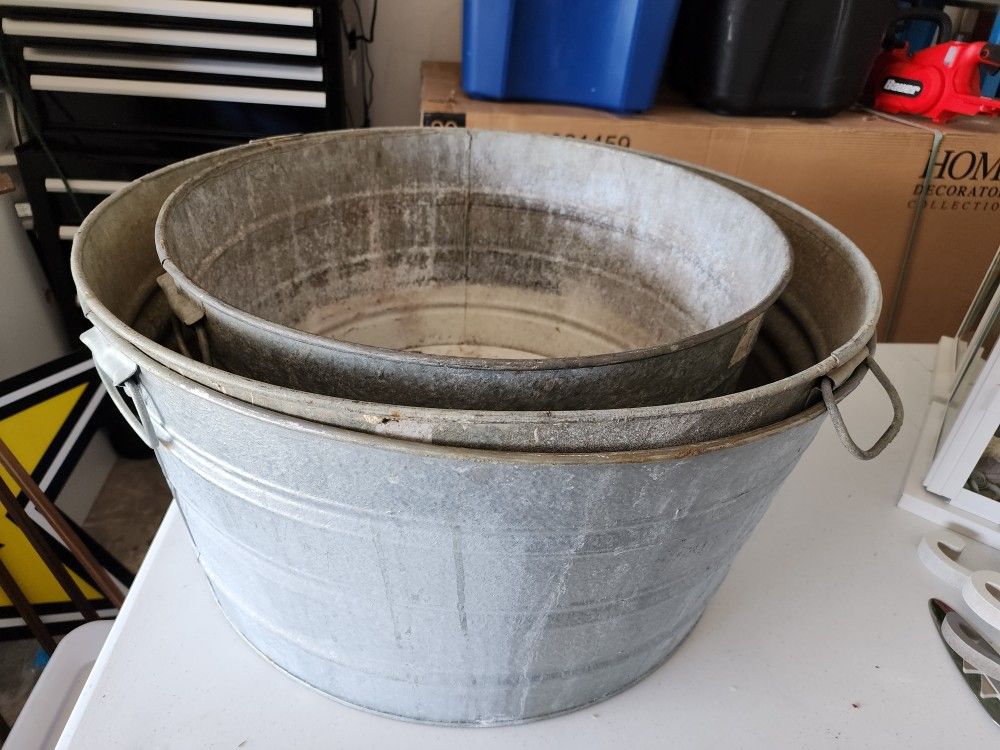 Set Of 3 Galvanized Tubs