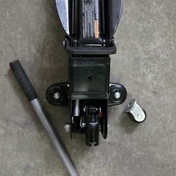 Husky 2 Ton (4000 lb) Jack - One Wheel Broken