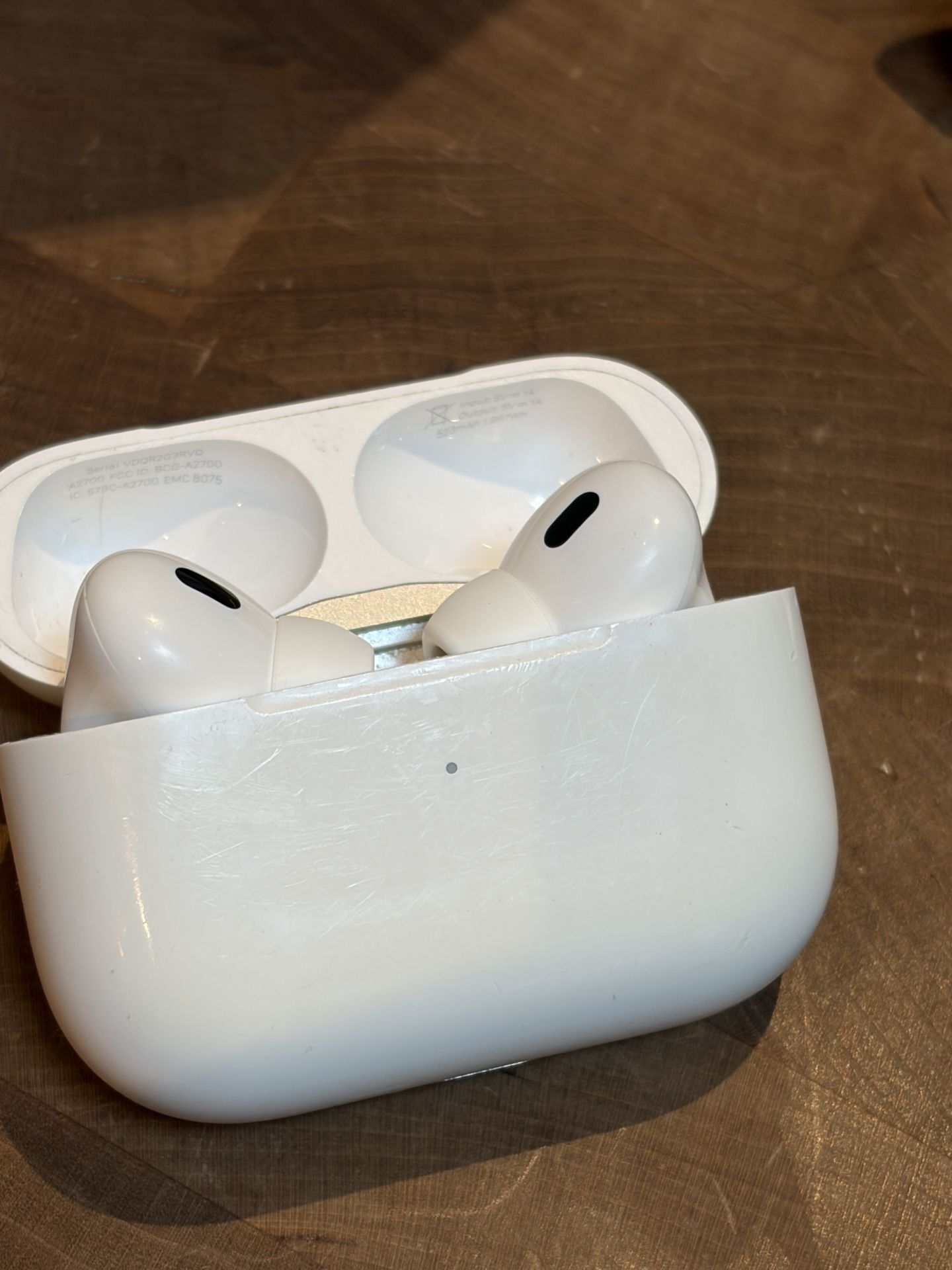 AirPods Pro 2 (Lightening) with Ear Tips and braided charging cable