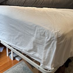 ZINUS 14 Inch Green Tea Cooling Gel Memory Foam Hybrid Mattress / Pocket Innersprings for Motion Isolation / Edge Support, Queen, White