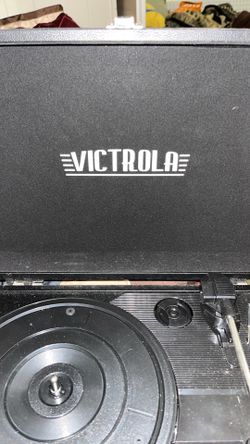 VICTROLA VINYL PLAYER