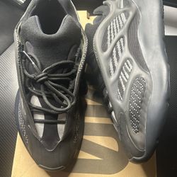 Adidas Yeezy 700 V3 Alvah Size 10 Used