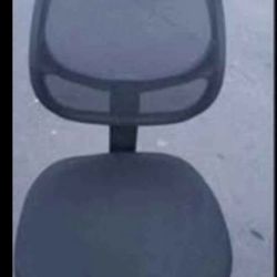 BLACK OFFICE / COMPUTER CHAIR