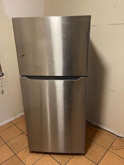 INSIGNIA REFRIGERATOR