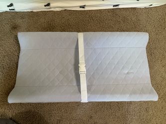 Baby Changing Pad with Safety Strap – excellent Condition