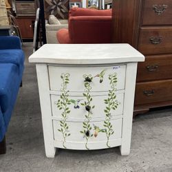 BROYHILL Nightstand 3 Drawers Side End Table