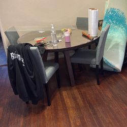 WOOD Round Table And Chairs 