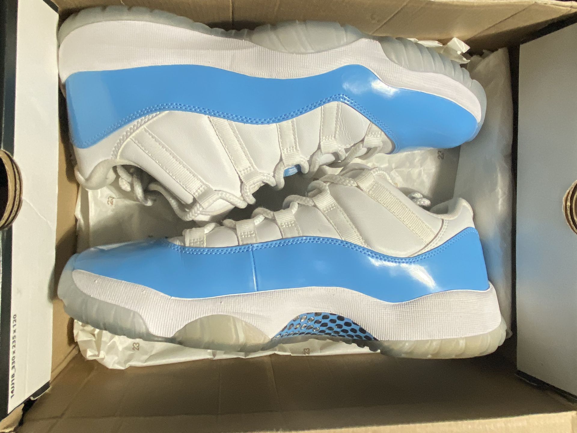 Jordan 11 Low Unc